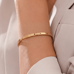 Essential Clasp Bangle